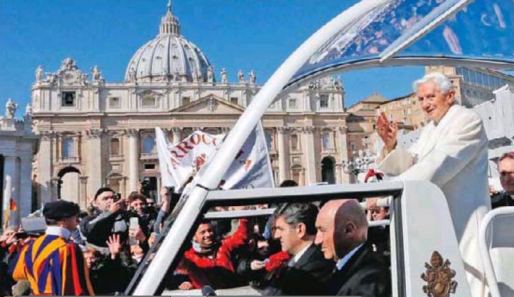28 février 2013: Place Saint-Pierre de Rome (Photo le Figaro)